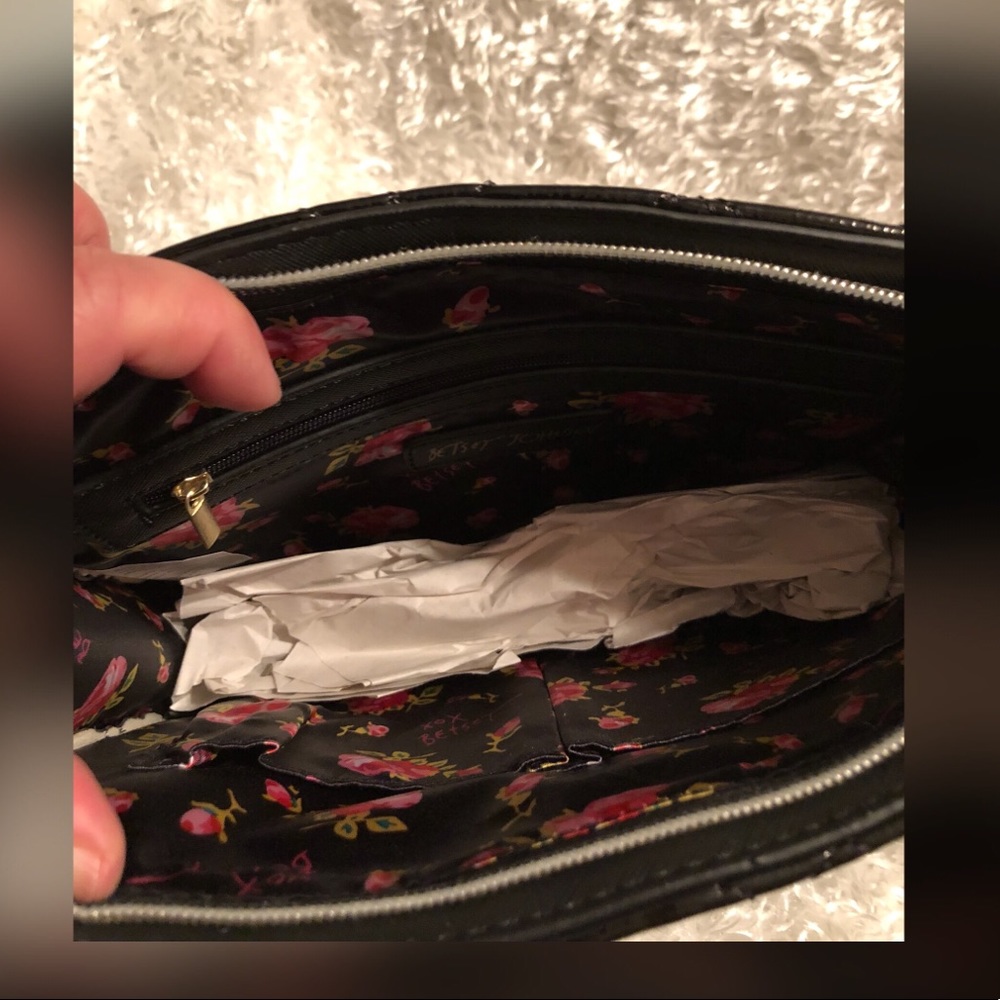 🆕Betsey Johnson Cosmetic / Wristlet / Clutch - Picture 5 of 8